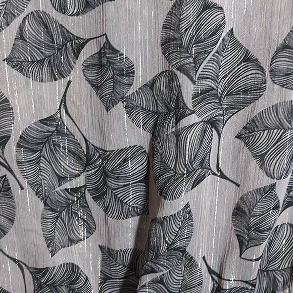Banana Republic Women's Sleeveless V-Neck Grey/Blk/Metallic Leaf Blouse Size M - Picture 6 of 9